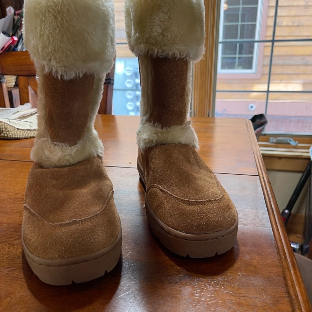 Style&Co size 9 like new sheepskin boots